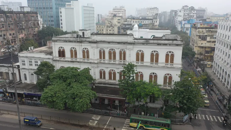 Currency Building — photograph 1