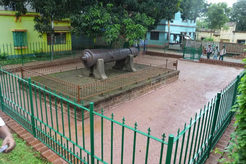 Dalmadal Gun and the platform on which it is mounted — photograph 4