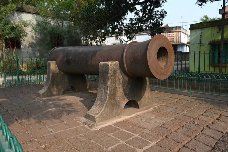 Dalmadal Gun and the platform on which it is mounted — photograph 3