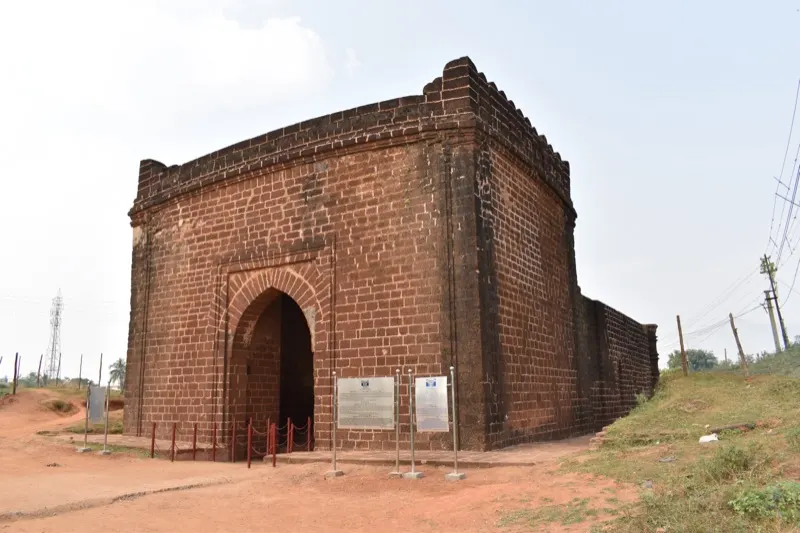 Gate of Old Fort — photograph 3