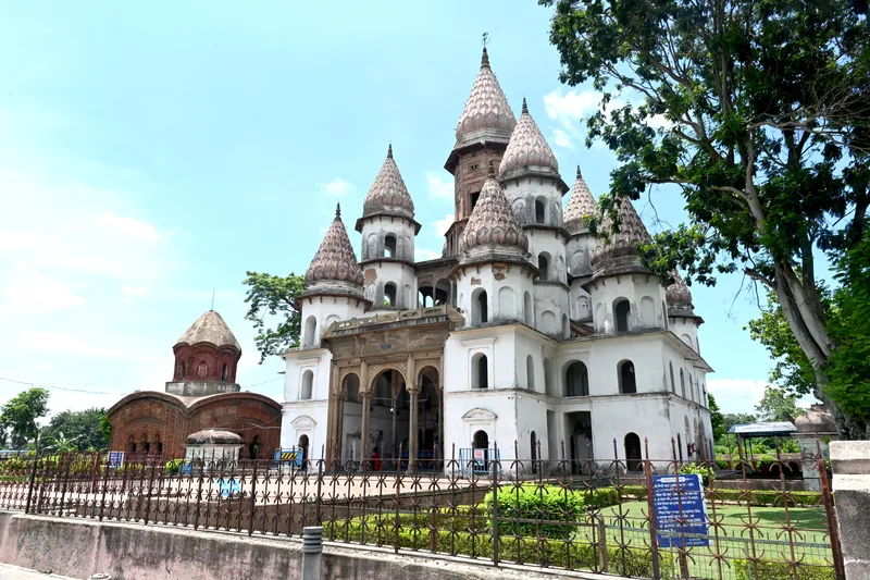 Hansesvari & Vasudeva Temples — photograph 1