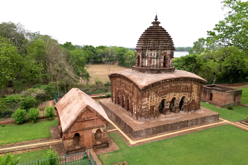 Radhamadhab Temple — photograph 4