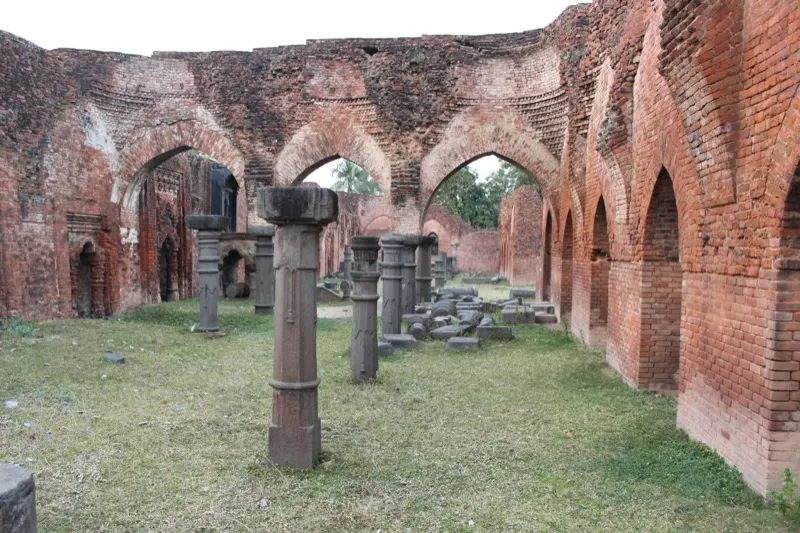 The Mosque — photograph 3