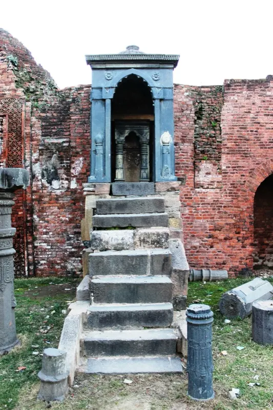 The Mosque — photograph 2