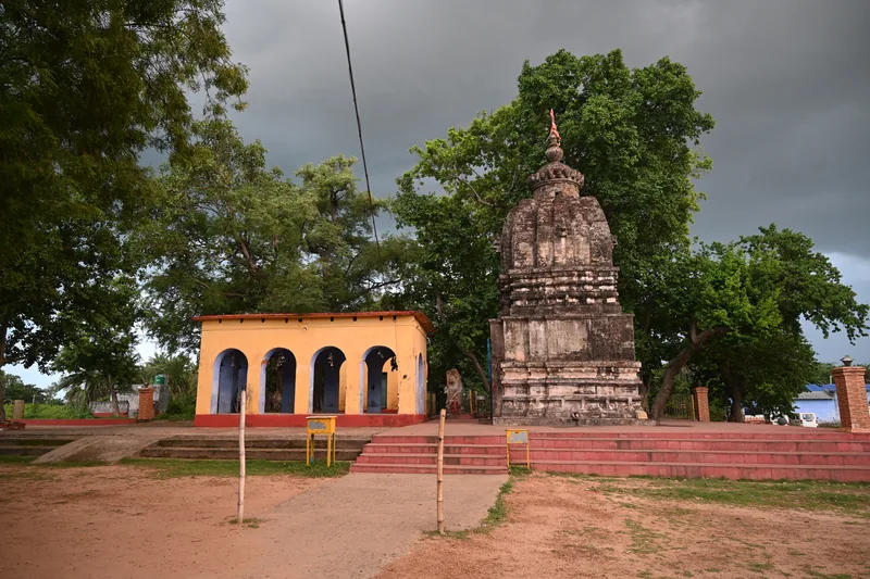 The temple of Ratneswar — photograph 1
