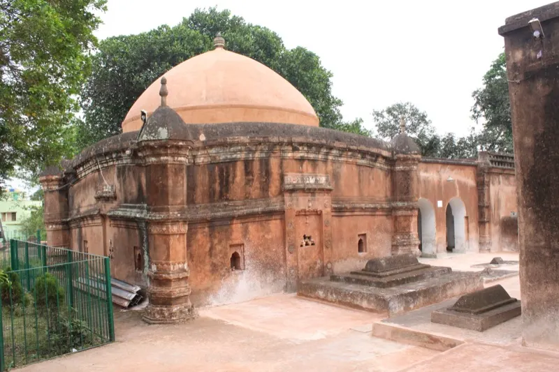 The tombs of Bahram Sakka, Sher Afgan and Nawab Kutabuddin. — photograph 1
