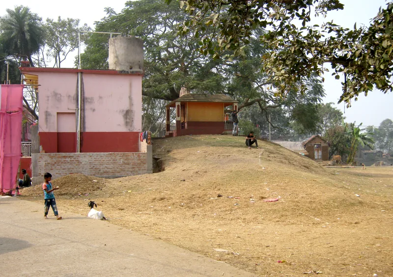 The two mounds to the north of the village Bhadeshwar — photograph 2