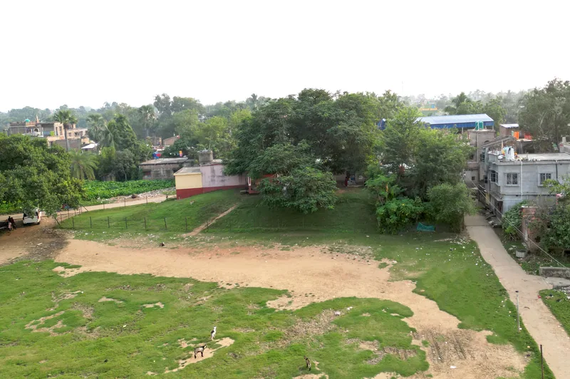 The two mounds to the north of the village Bhadeshwar — photograph 1